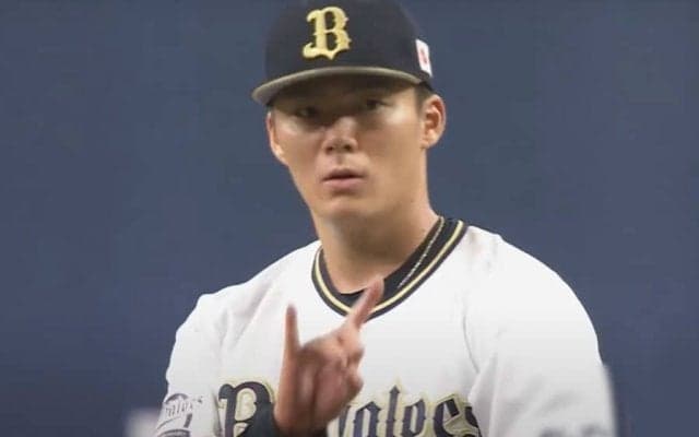 打者を腰砕けの3球三振に　山本由伸のCS鷹狩りに米メディア「この名前を覚えておけ」