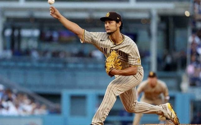 ダルビッシュ、“疑惑の判定”直後の振る舞いを監督称賛「我々の方がイライラしていた」