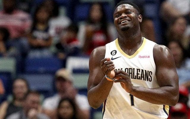 ヒート戦で左足首をひねったザイオン…早々にコートを去るも大事には至らず