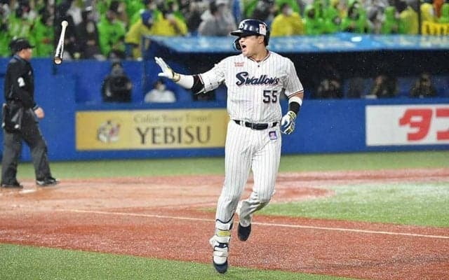 「なんでこれが入るん」　村上宗隆の逆方向弾にファン仰天「すげーーなこの叩き方」