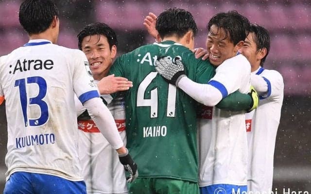 「直視できない」「ananの表紙に」J2水戸が選手の「筋肉写真集」を4100円で発売！ 貫く攻めの姿勢に「6パック脇がやべぇ」と驚愕の声