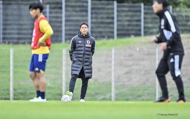 「痛々しいお姿…」長谷部誠のテーピングを巻いた負傷姿に悲しみの声続出！ ブンデスリーガ公式も「お大事に」とコメント…じん帯損傷で数週間離脱！