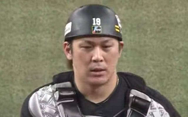 「全員が恐怖」の絶望ワンバン球を後逸阻止　鉄壁の甲斐は「ブロッキング能力エグい」