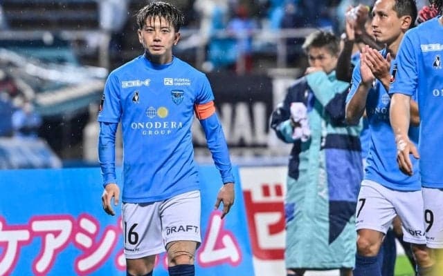 「シュールだけど可愛い」横浜FCの新グッズに賛否両論の声⁉ 長谷川竜也を持ち手にしたマドラーに公式は「写真映え間違いなし⁉」と太鼓判