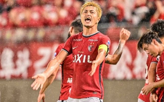 「カッコいい!!」J1鹿島“イケメン選抜”の女性ファッション誌「撮影オフ動画」を公開！ 少しやんちゃな秋コーデのFW鈴木優磨らの姿が、16万回再生！