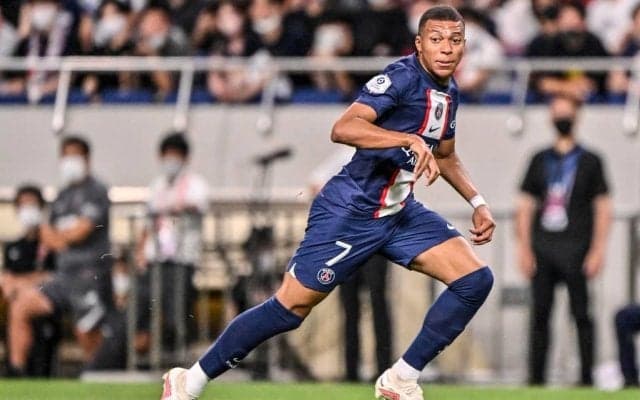 PSGエムバペが飛び出す！ 東京・新宿に「巨大３D広告」が現る！ 衝撃的瞬間を捉えた動画が161万回再生に