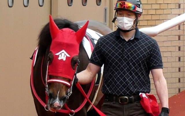 15人気の伏兵が新潟1000mをインコースで逃げ切り 単勝払戻97.6倍の波乱決着