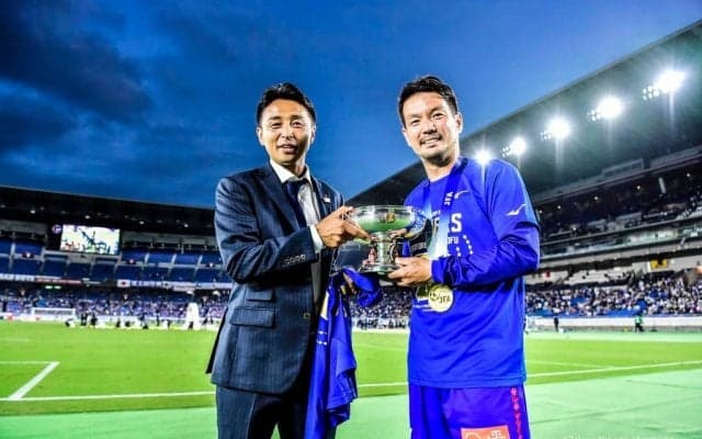 ヴァンフォーレ甲府が天皇杯優勝! \"在籍20年目\"のレジェンド山本英臣が「PK戦5人目」を務めて初制覇に導く 「こんなん他サポでも泣く」