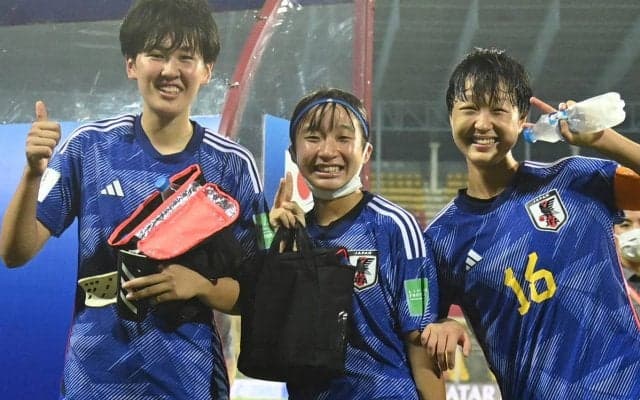 U-17女子でもこのミドル！積極性光る久保田の一撃などで日本が決勝T進出決定、歓喜のイレブンをFIFAも祝福
