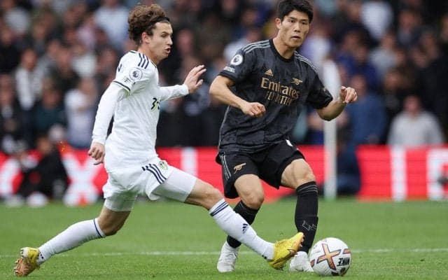 「素晴らしい午後ではなかった」左右のサイドバックでプレーした冨安健洋に現地紙は厳しい評価「対処するのに苦労した」