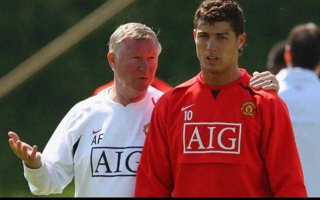 「試合前から泣ける」C・ロナウドと恩師ファーガソンの感動的な2ショットが反響！デ・ヘアも「最高の瞬間だ」
