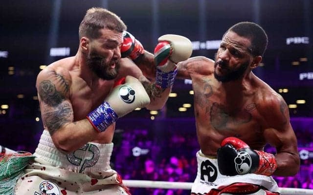 米ボクシングで決着後の一幕が物議　レフェリーも我慢ならず、米専門誌「醜い戦いだ」