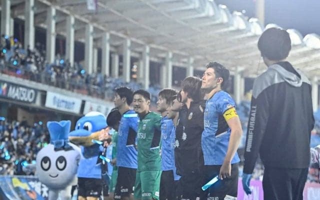 「耳つけてるのかわいすぎる…」川崎の6選手がディズニーで「カチューシャ記念写真」撮影！ 夢の国でのリフレッシュ姿に「圧倒的な存在感ありますね」とサポ歓喜！