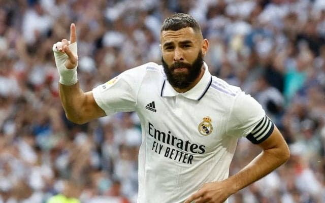 ｢納得ですわ｣!! レアルFWベンゼマが｢バロンドール初受賞｣! ｢母国のレジェンド｣ジダンからの発表に｢控えめに言って最高すぎる｣と話題に