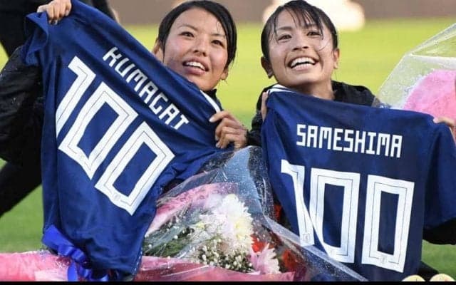 「本当にリスペクトしてるよ」鮫島彩が熊谷紗希の誕生日を祝福も苦言!?「汗びっしょりでスーツに抱きつくのは止めようか笑」