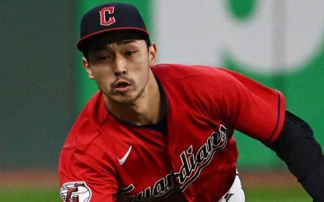 MLBプレーオフで危機一髪の珍事　あわや接触のボールボーイに反響「不運な跳ね返り」