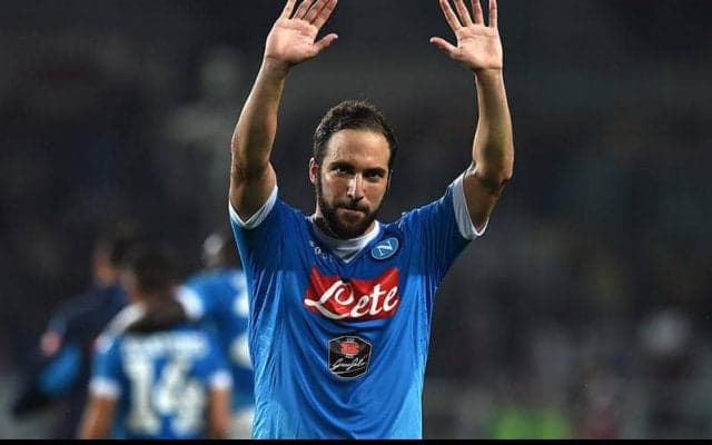 かつては禁断の移籍も…ナポリが引退のイグアインに賛辞「ありがとう、ピピータ」