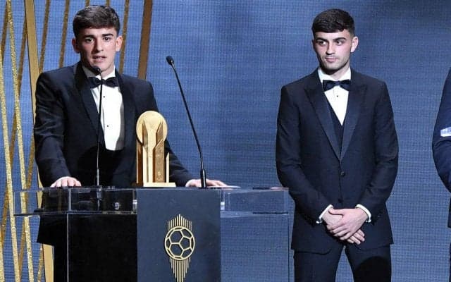 「本当の兄弟のよう」バルセロナの19歳ペドリが18歳ガビの緊張をほぐす瞬間が話題に「癒される」