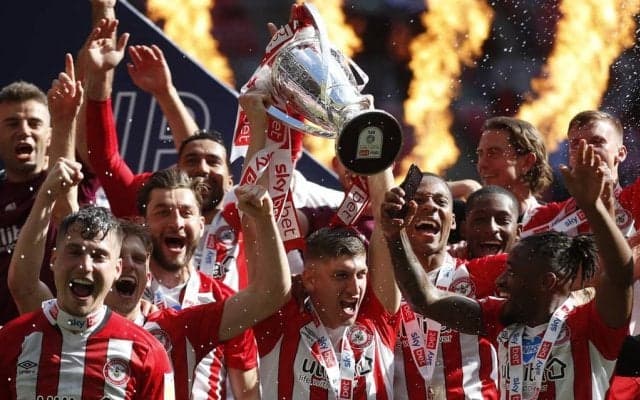 「サッカー界で最も好感が持てる」プレミアクラブが「QRコード付きユニフォーム」を発表！ 胸元のハート型QRコードから“読み取れるもの”と“着用する試合”