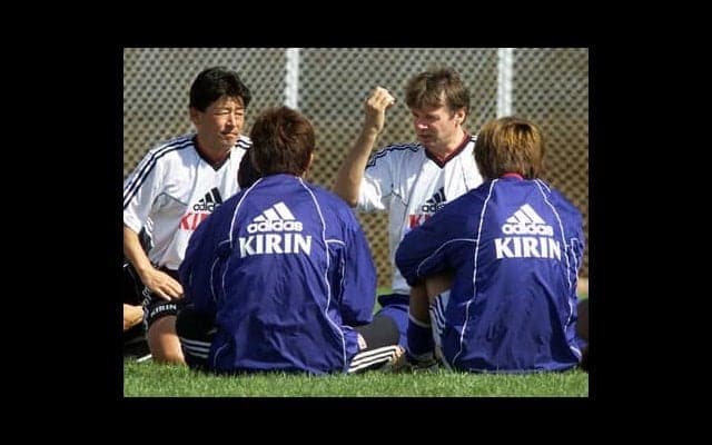 「中村俊輔と小野伸二を一緒にプレーさせた。私のベストゲームのひとつ」。トルシエは日本での始動となる２試合で能力を証明した