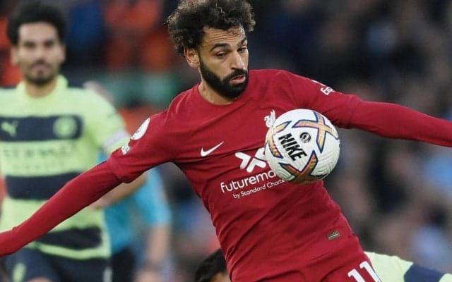 「世界一静かな熱狂」寝ている赤ちゃんを起こさないように大喜びするリバプールサポーターが話題「微笑ましいな」