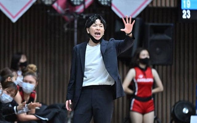 新指揮官対決で幕を開けたWリーグ…トヨタの大神HCが記念すべき初勝利を飾る