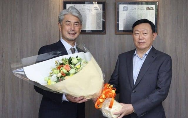 ロッテ吉井新監督「勝ちにこだわったプレーできる選手を」　重光オーナーに就任挨拶