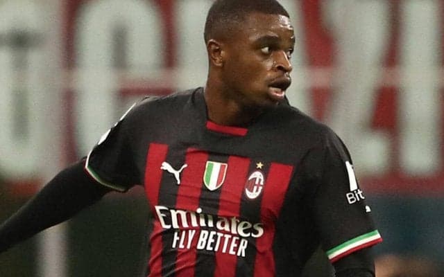 ミラン、カルルとの契約延長が振り出しに… 合意目前で突然の代理人変更