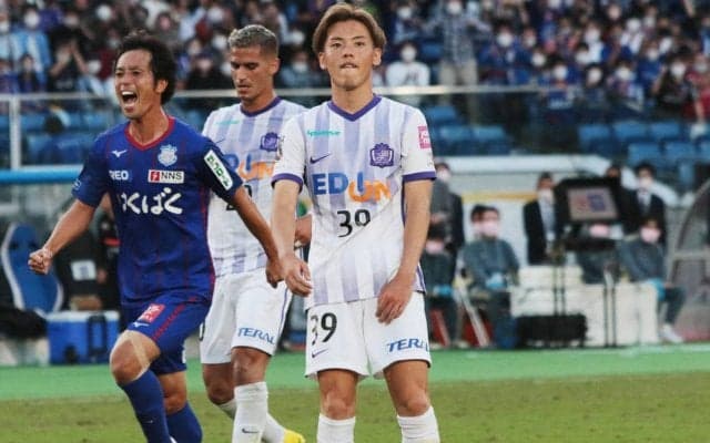 タイトルへの決意!? 天皇杯を逃した広島、土壇場でPK失敗のルーキー・満田誠が心機一転の“紫”ヘアにイメチェン