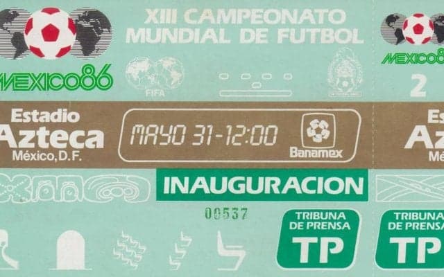 サポーターからの称賛のチャントが渦巻いたバス【メキシコW杯からカタール大会へと続くもの】(2)