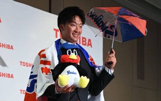 【ドラフト】2度指名漏れ経験も安堵…燕ドラ1右腕のユーモアをファン絶賛「お茶目なイケメン」
