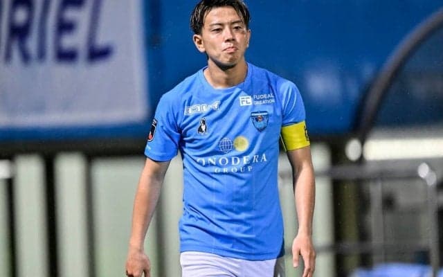 「こんな写真見たら感激いっぱいです‼️」川崎の選手が横浜FCのJ1昇格を祝う「絆で結ばれた3ショット」にファンが感動のコメント！ 「チームが別になっても仲間」のコメントともに公開した画像