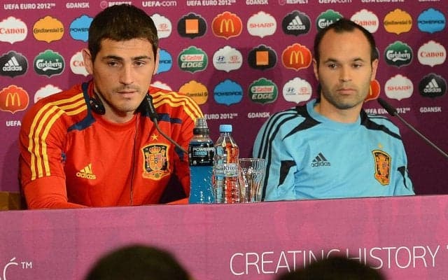 4度W杯出場のイニエスタが解説者としてカタールW杯に参加！ 盟友カシージャスと共演