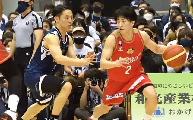 河村勇輝と齋藤拓実、Bリーグ屈指の司令塔がプロの舞台で初対決