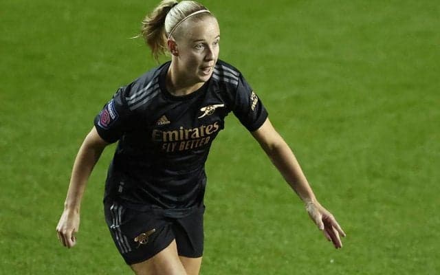 「バロンドールに値する」アーセナルFWベス・ミードが世界的名手から鮮やかな直接FK弾「私の女王を見て！」