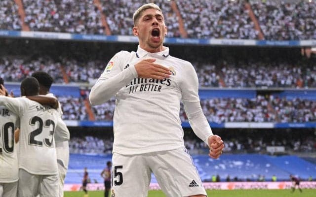 「次は君だ」バロンドールを虎視眈々と狙うバルベルデが話題に！かつてのベンゼマと重ね合わせる声も「彼もそうだった」