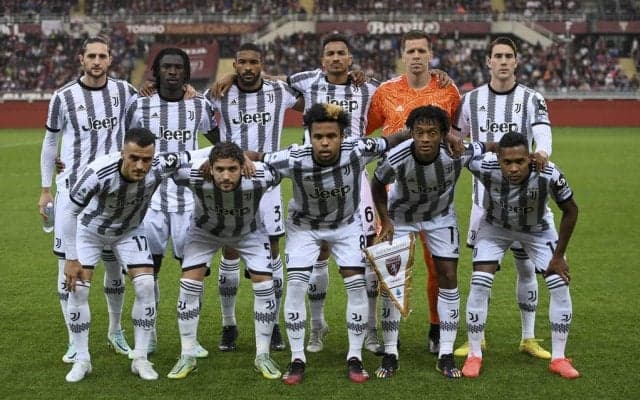 「ZARAになったの？」ユベントスが発表した全身ピンク＆黒の「特別ウェア」をサポーターは歓迎せず⁉ 「これはファッションアカウント」などの声が相次ぐ