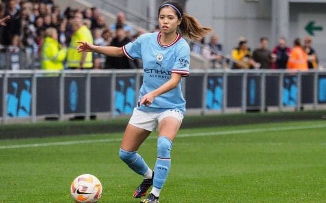 ｢唯きゃわいぃ〜｣!! なでしこMF長谷川唯が新スパイクをお披露目!! マンチェスターCカラーも入った新シューズ投稿に「このスパイクはかなりカッコいい｣と大反響