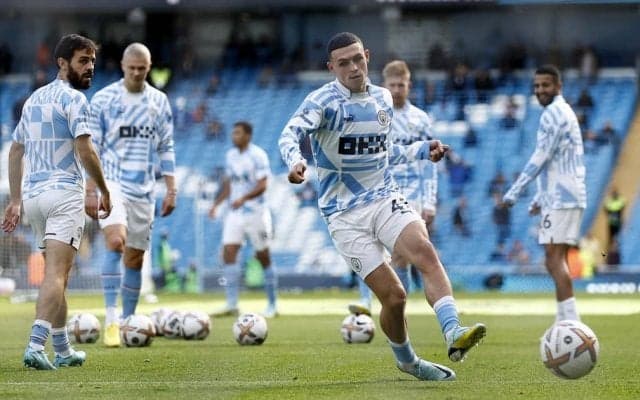 ｢体幹が最強｣!! マンチェスターCの2選手が見せた｢超ロングパス・リフティング｣が衝撃！ 至近距離で見るイングランド代表とオランダ代表の超絶テクニック映像に反響