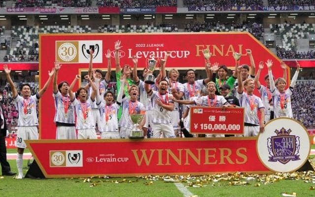 「やっぱり勝利の女神」本田望結さんが2週連続で広島の決勝観戦し劇的優勝の目撃者に！ さらに着替えて隣の球場へハシゴ！?