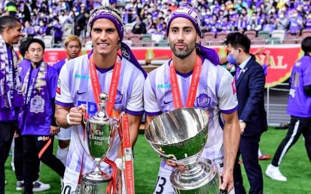 「これ足に当てるのヤバすぎる」J1広島のキプロス代表FWの「逆転決勝ゴール動画」が22万再生！ ルヴァン初Vをもたらした、後半AT11分の衝撃場面！