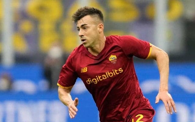 最後は口でキャッチ! ローマFWの「ガム」リフティングが2万7000超いいねの大反響! ボールじゃなくても最初から最後まで完璧なリフティング