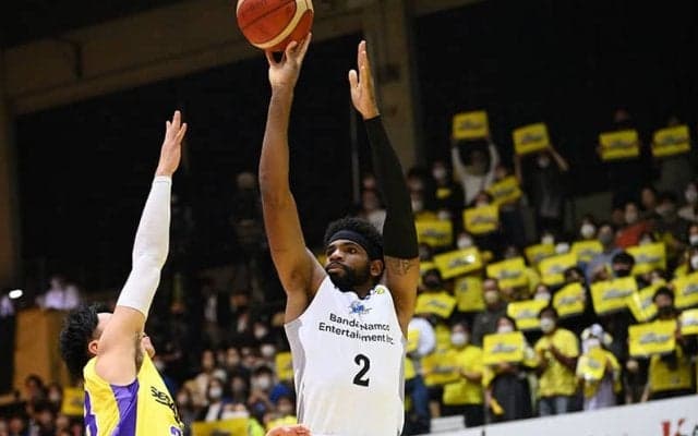 ビュフォードがシュートノーミスのトリプルダブル達成…激しい攻防の中、島根が快勝