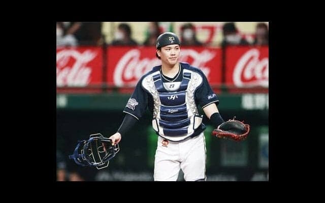 オリックス・伏見寅威が語る「同い年のライバル・中村悠平への思い」「村上宗隆封じへの秘策」