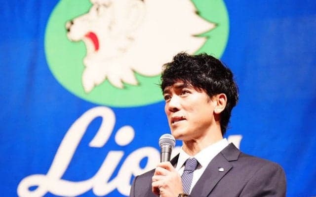 「監督イケメンすぎ!!」　47歳でも変わらぬ爽やかさに騒然「男前だなぁ…」