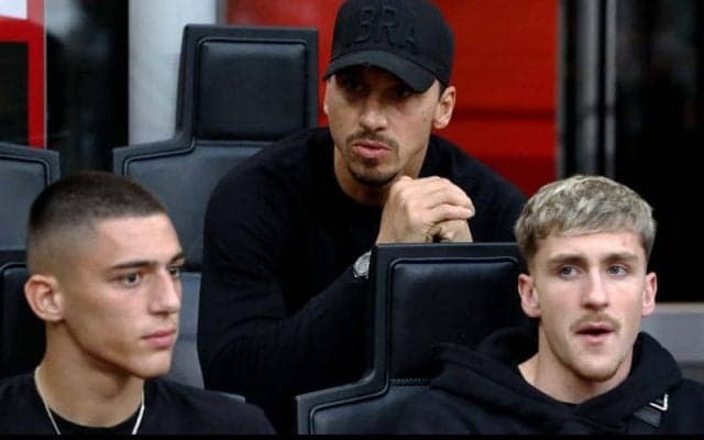 「ズラタンの前の席には絶対座らない(笑)」後輩たちを “可愛がる” イブラヒモビッチが話題に！「かわいそうなサーレ」