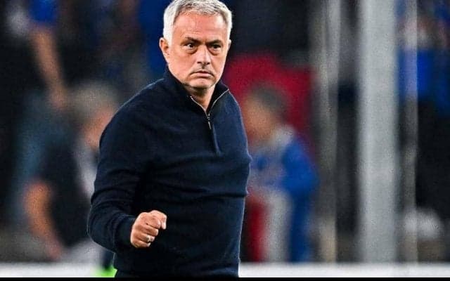 抗議しようと思ったけど…主審のレッドカードを見て即座に帰るモウリーニョ監督が話題「面白すぎる」