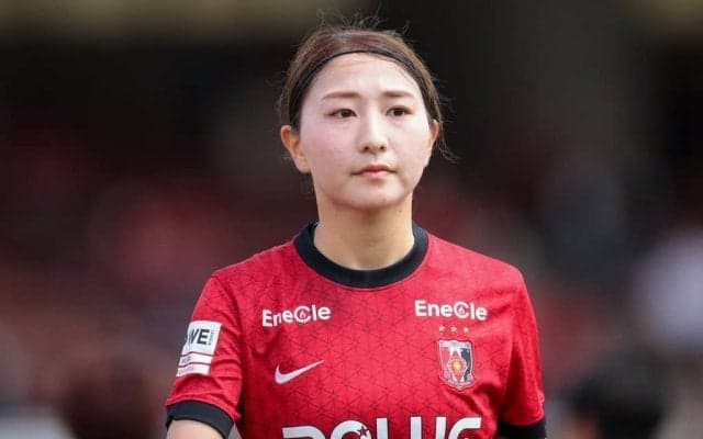 ｢ゆず可愛くて無理｣!! 浦和レッズL塩越柚歩の私服オフショット画像が｢似合いすぎてる｣など大反響！ ｢服もモコモコしててすき｣と投稿したレアショット