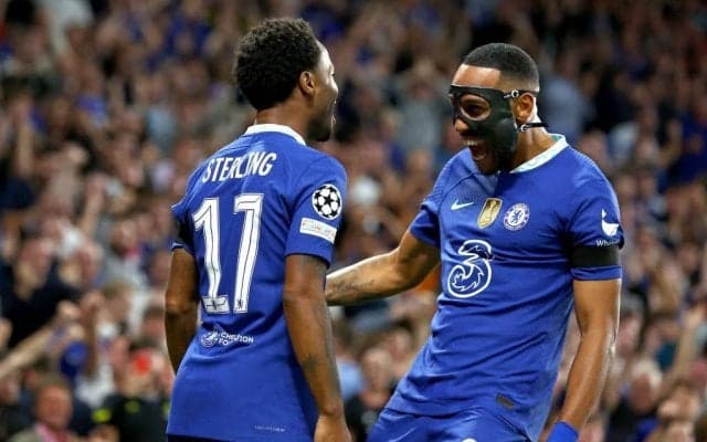 「これは可愛い」!! チェルシー公式が敵地スタジアムでの「意外な侵入者」動画を公開！ ザルツブルクでの映像に｢19万超いいね｣の大反響