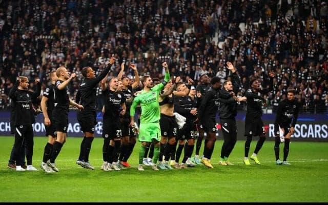 鎌田のCL2戦連発弾＆コロ・ムアニ弾で逃げ切ったフランクフルトが最終節へ望みを繋ぐ《CL》